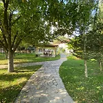 Yaev Family 카를로보