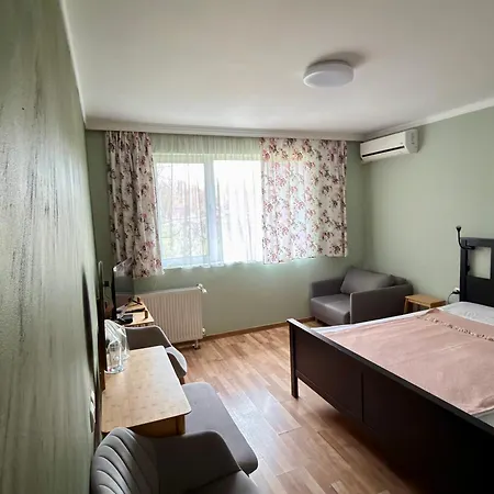 Yaev Family Hotel Karlovo