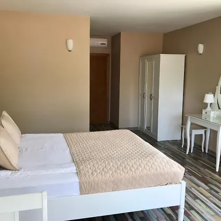 Yaev Family 3* Karlovo