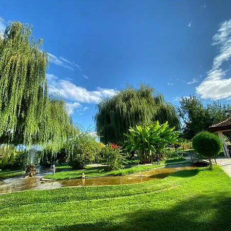 Yaev Family 酒店 3*