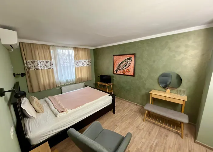 Хотел Yaev Family