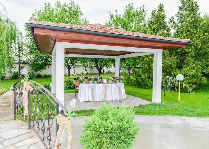 Yaev Family Хотел 3*