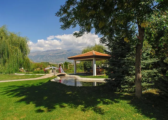 Хотел Yaev Family