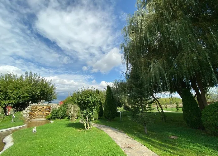 Хотел Yaev Family 3*