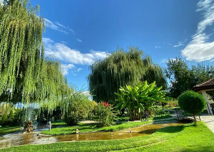 Yaev Family Хотел 3*