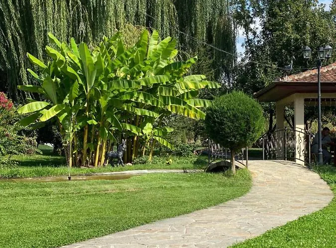 Хотел Yaev Family